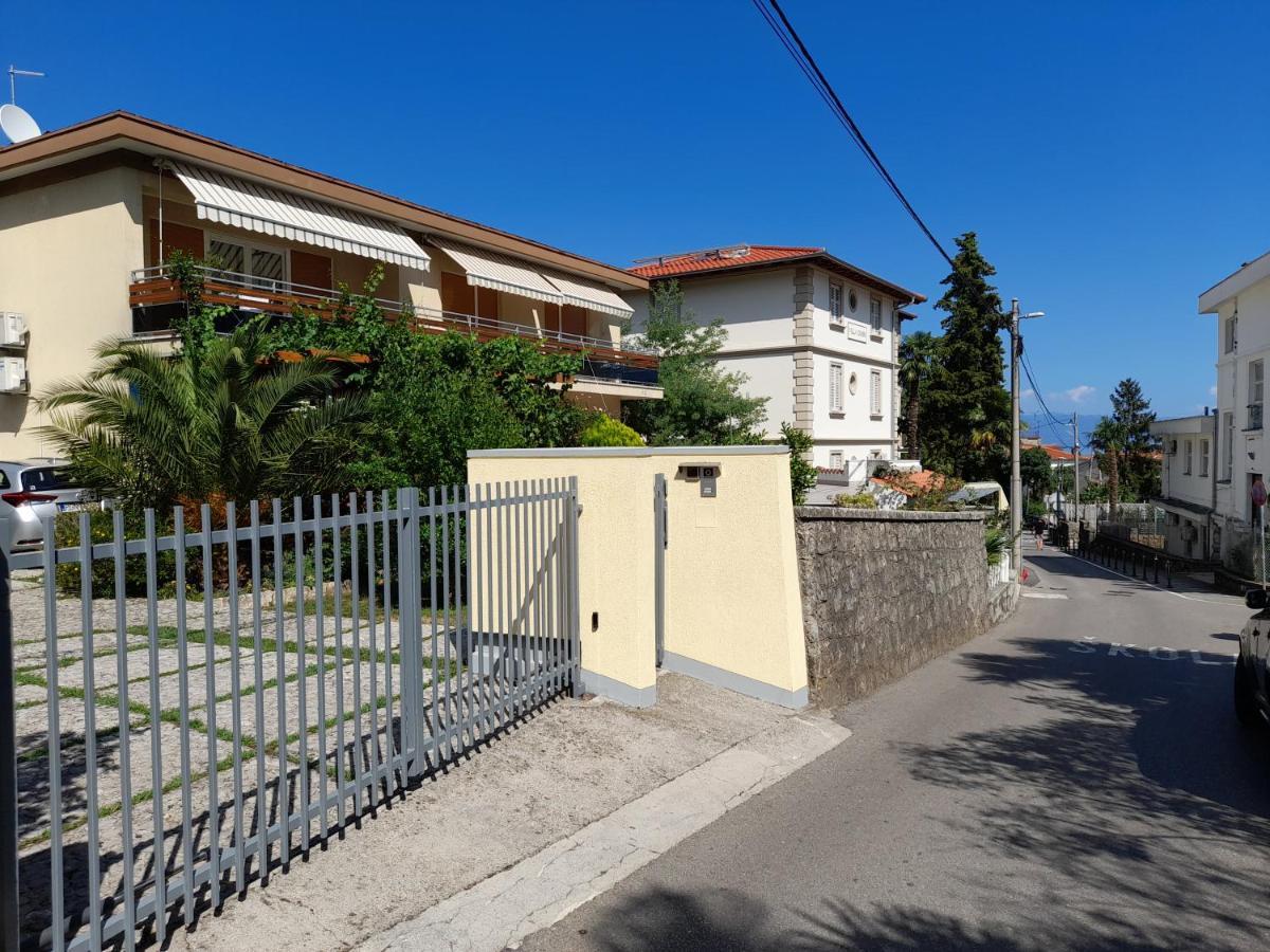 Apartments Orange Lovran Exterior photo