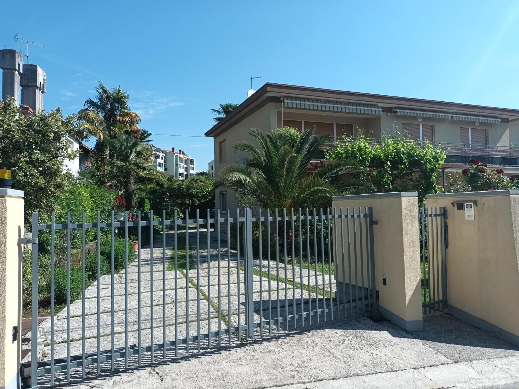 Apartments Orange Lovran Exterior photo