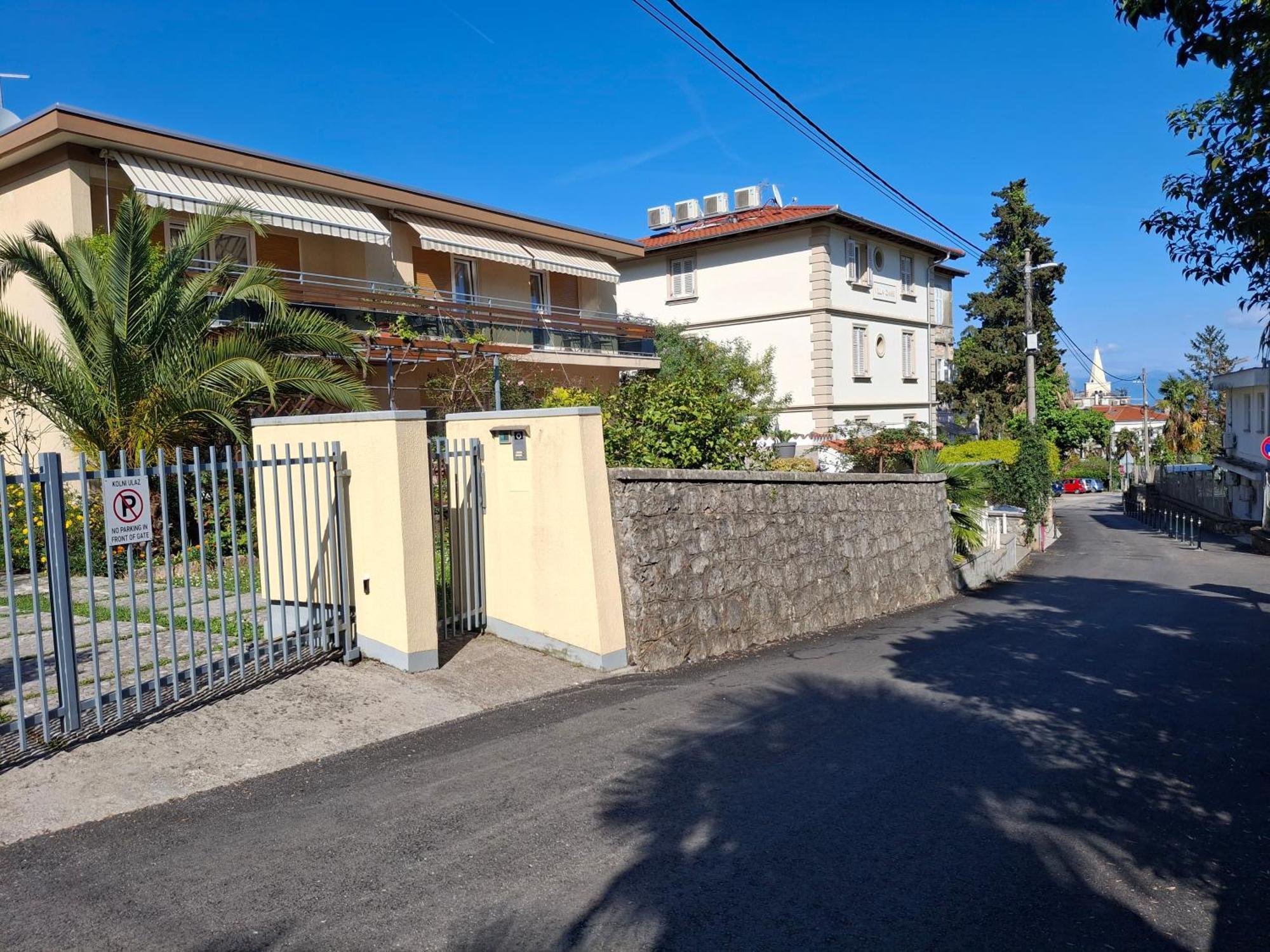 Apartments Orange Lovran Exterior photo