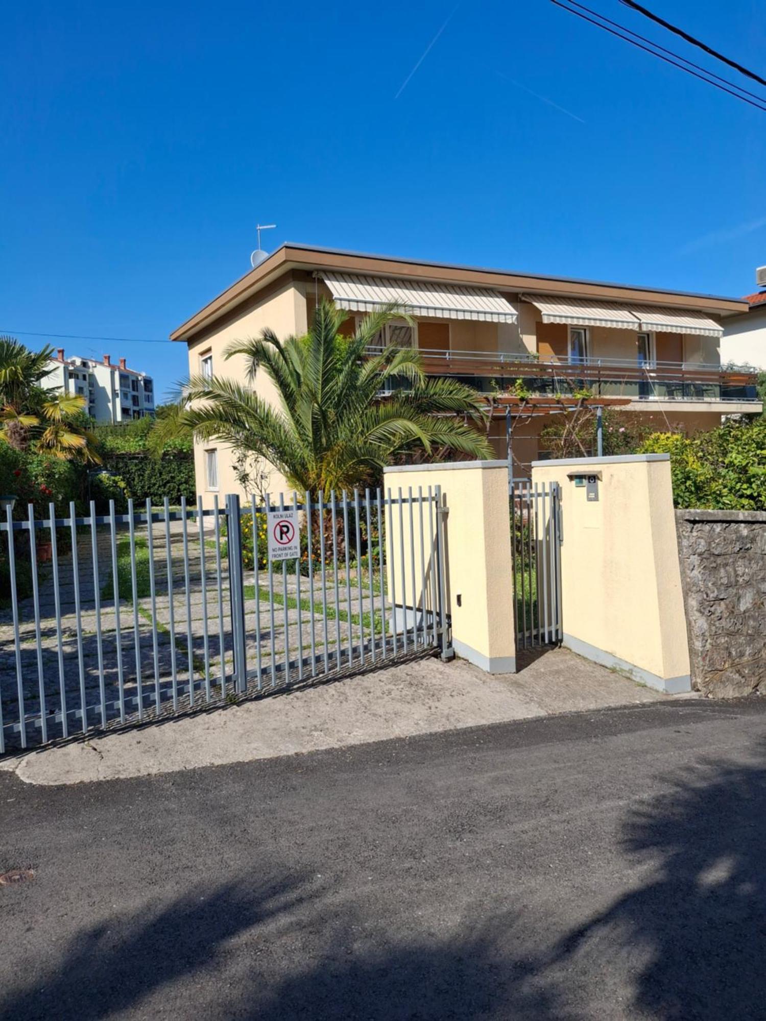 Apartments Orange Lovran Exterior photo
